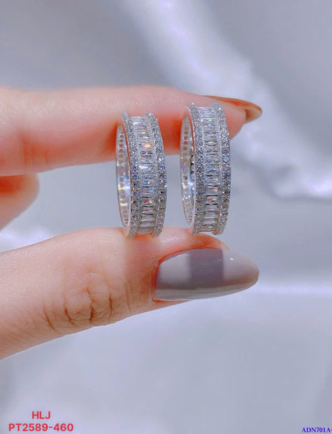 HLJR19 Aura BaguetteLuxe Ring – Platinum Anniversary Gift