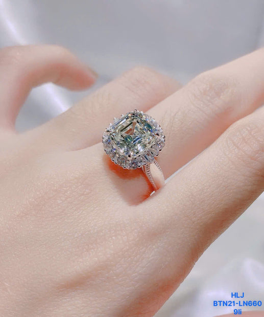 HLJR037 Aura QueenLuxe Ring – Platinum Statement Gift