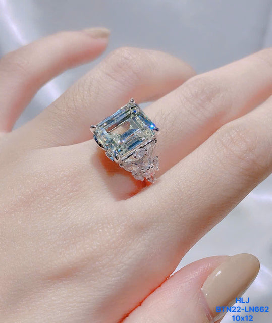 HLJR036 Aura ButterflyLuxe Ring – Platinum Statement Gift