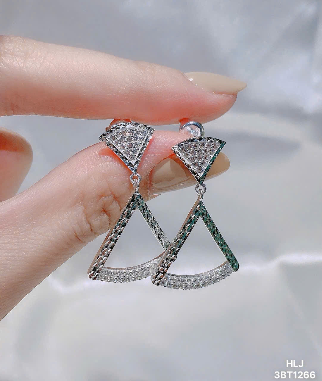 HLJE016 Muse PrismArcLuxe Earrings – Platinum Statement Gift