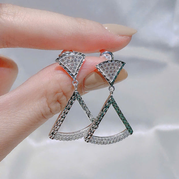 HLJE016 Muse PrismArcLuxe Earrings – Platinum Statement Gift